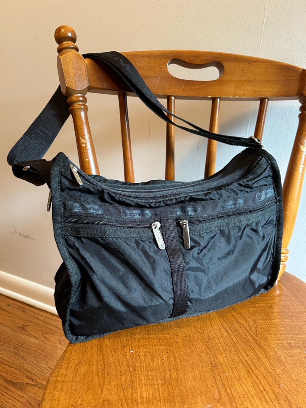 Read Description: LeSportsac Black Nylon Crossbody Shoulder Bag